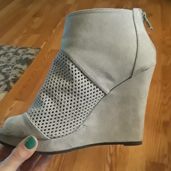 Grey Booties - Picture 4 of 5